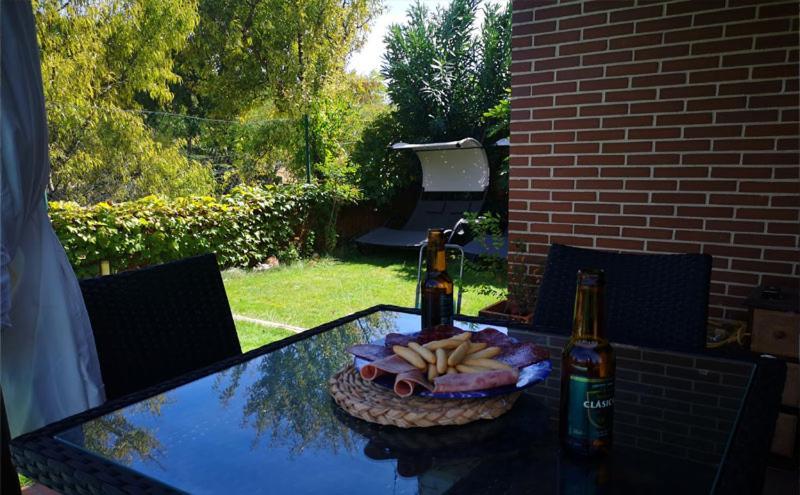 Lia Y El Pinar Guest House Olías del Rey Екстериор снимка